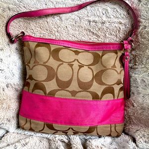 Coach purse gently used but in very good condition